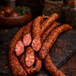 Cârnați crud uscați mangaliță - picanți și nepicanți
